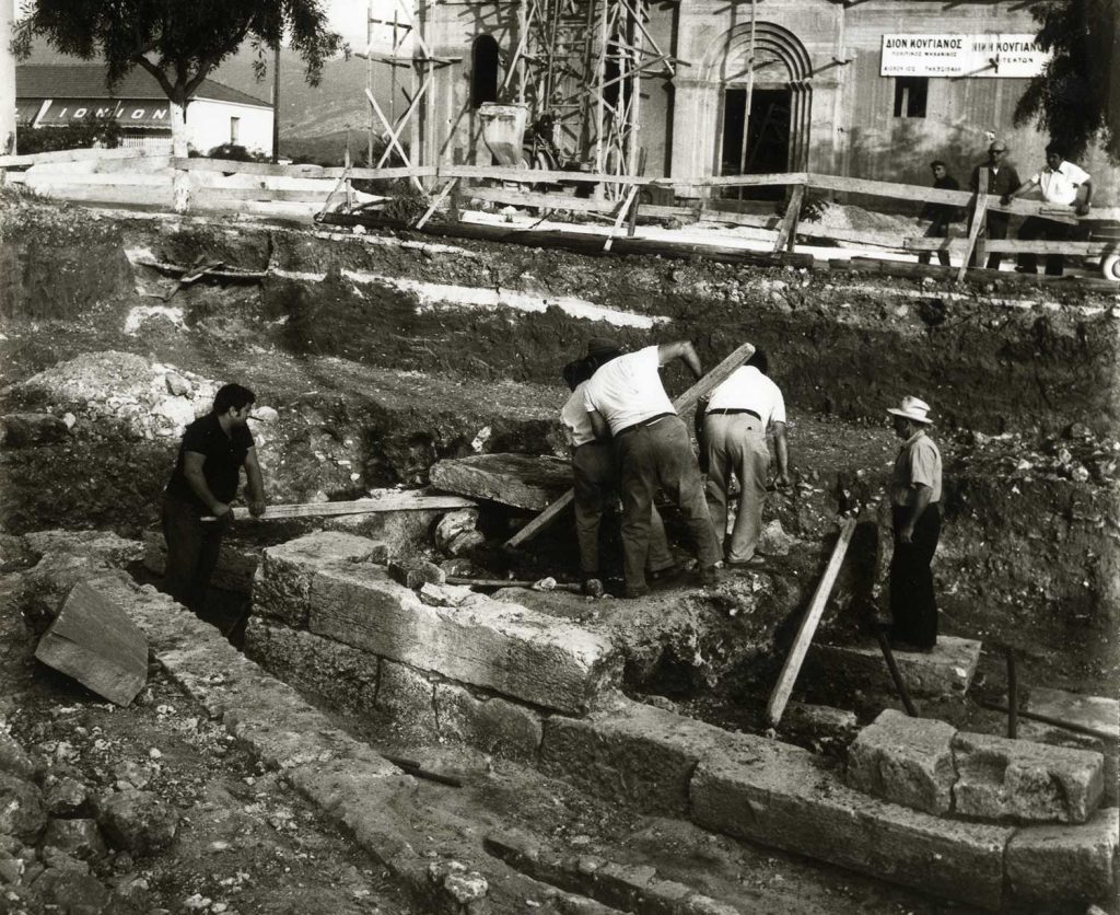 Ανασκαφικές έρευνες σε τμήμα του Νότιου Νεκροταφείου Σάμης, στο ακίνητο ΟΤΕ, 1977.
