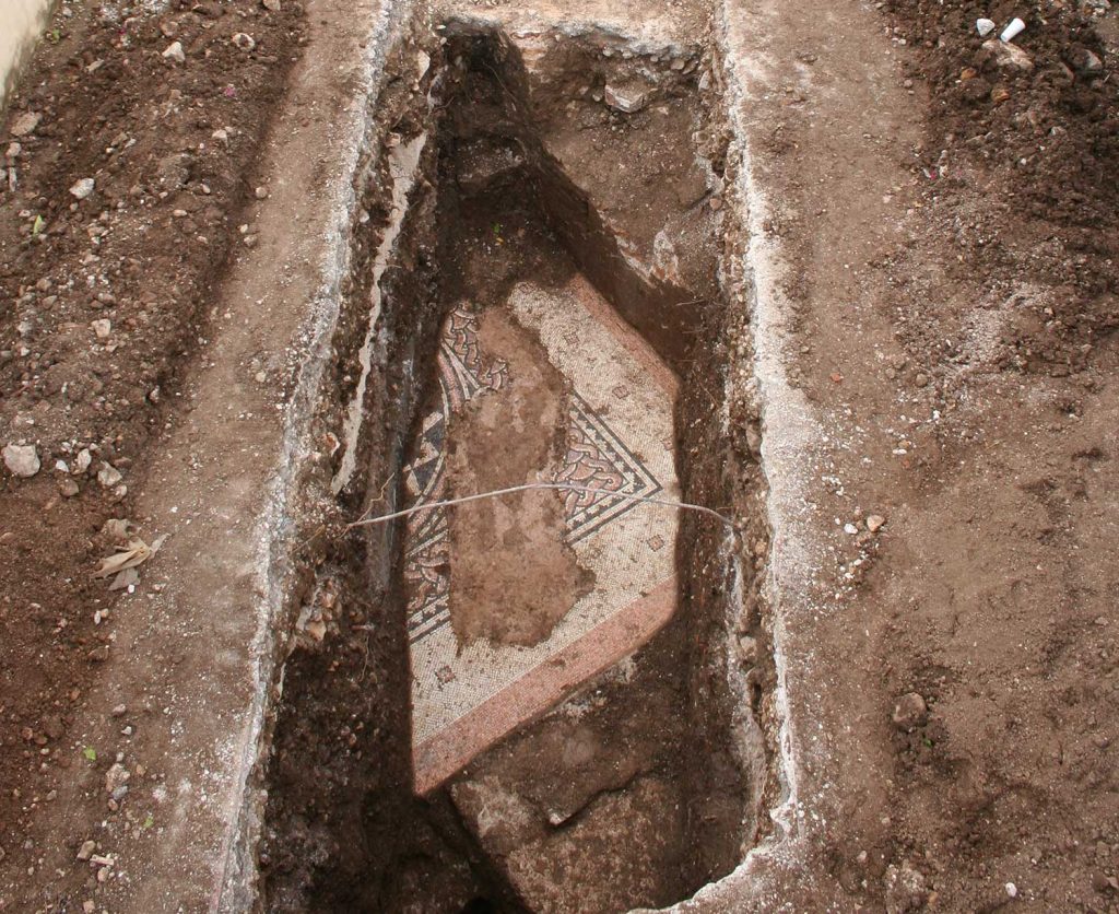 Bath remains on Agrilion Str. in an excavation trench. Under the “Drainage of dirty rainwater – waste water treatment plant of Same Cephalonia 2000-2006” project.