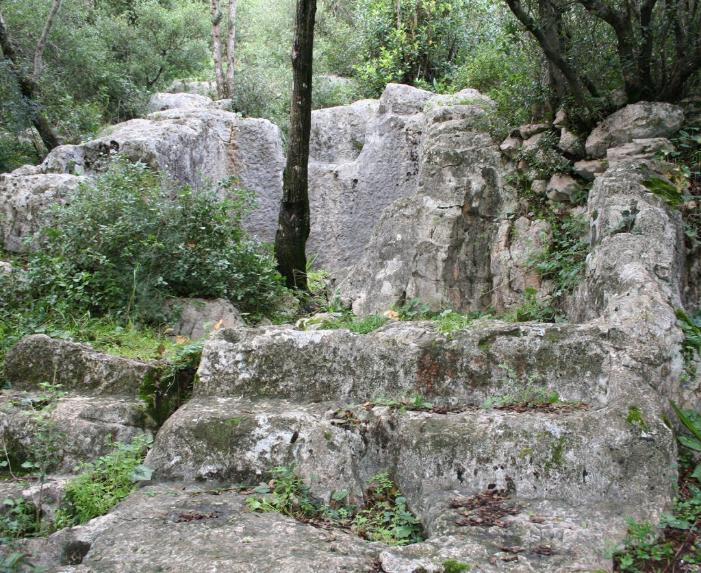 The temple-shaped burial chamber at the site of “Larni” or “the throne of Queen Fiskarda”