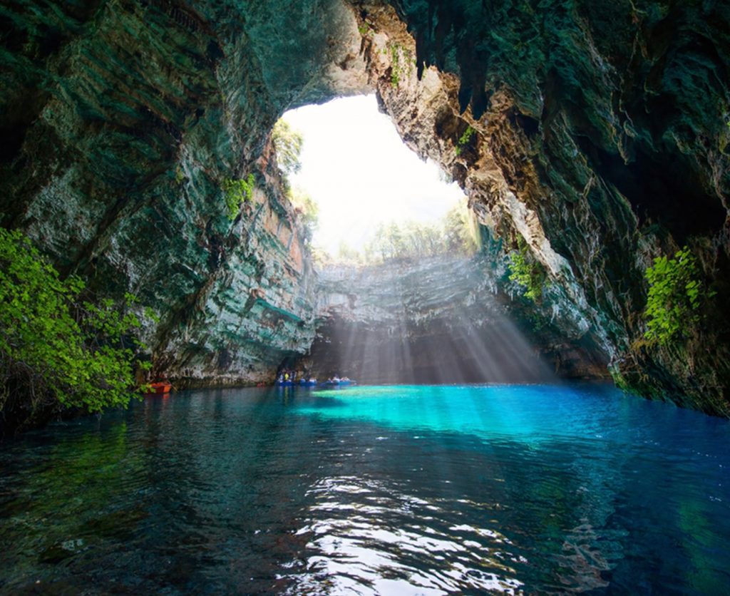 Το σπήλαιο της Μελισσάνης στην περιοχή Καραβομύλου.